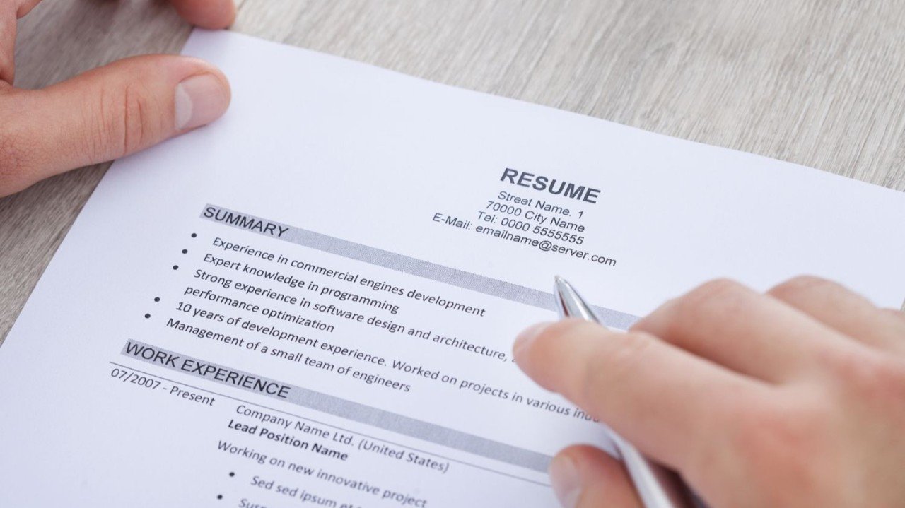 How to Write a Resume Header